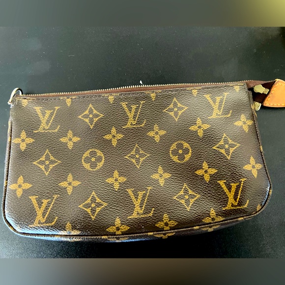 Louis Vuitton Accessories Pouch - Picture 11 of 16